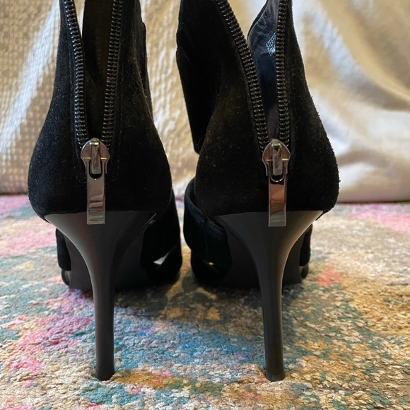 Tahari Heels - Picture 3 of 5